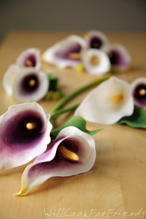 How To Make Gumpaste Calla Lilies – wedding cake, here I come! 7970811736_9b5378a98b_z