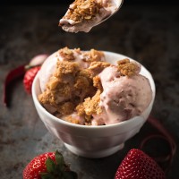 Strawberry Rhubarb Crumble Ice Cream