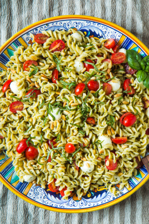 Caprese Pasta Salad & 8 Tips for Perfect Pesto Pasta Caprese pasta salad, web-2