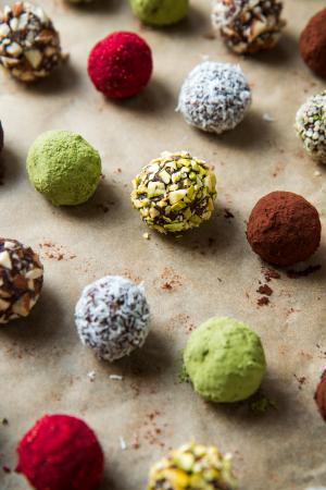 Chocolate Truffle Energy Bites {Raw, Vegan, Gluten-free} Chocolate Date Energy Bite Truffles, web-14